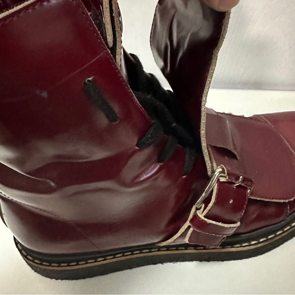 Stylish Men's Red Leather Boots - Picture 7 of 10